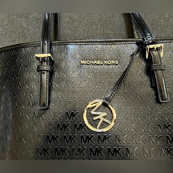 Like New! Beautiful black MK hand bag! Perfect condition, no damage! - Picture 3 of 5